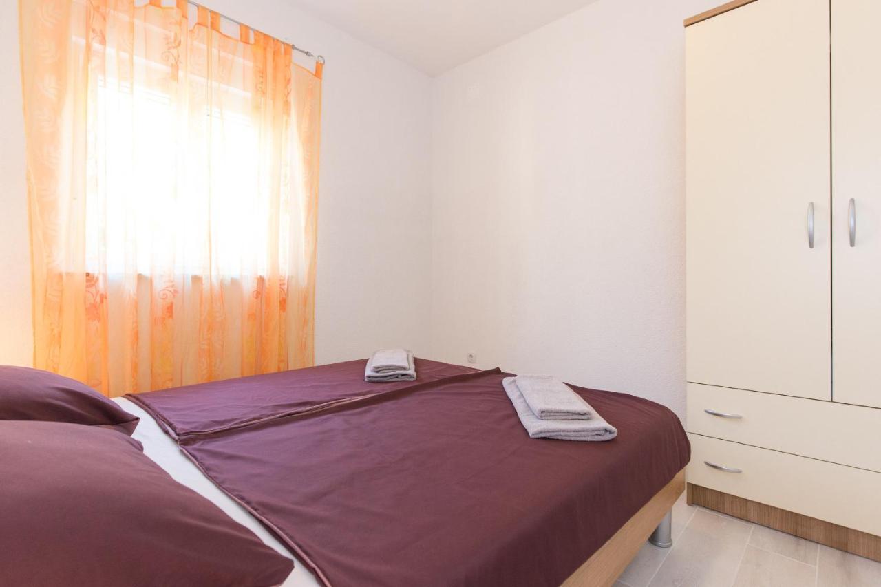 Apartment Dajana Pinezići Buitenkant foto