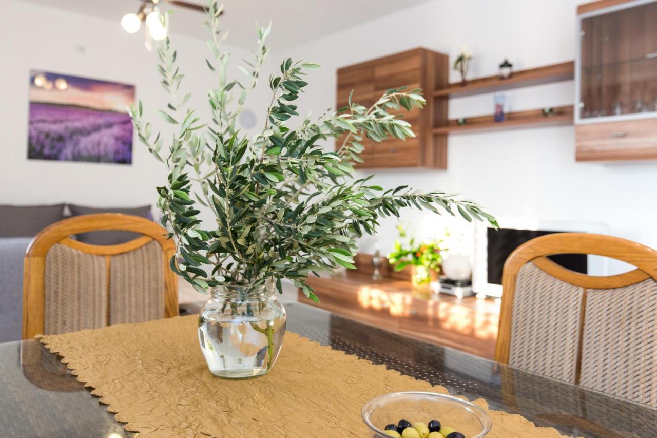 Apartment Dajana Pinezići Buitenkant foto
