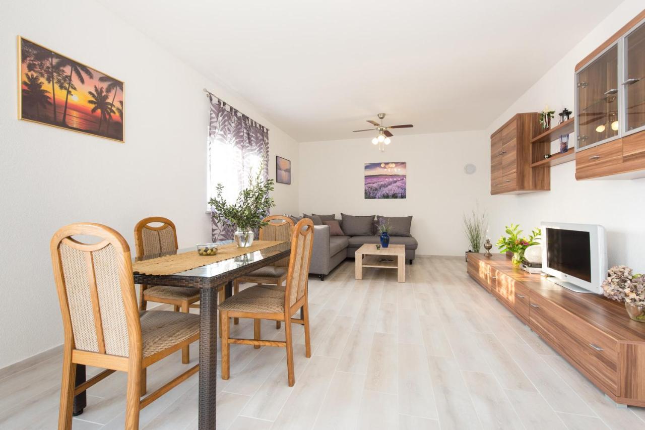 Apartment Dajana Pinezići Buitenkant foto